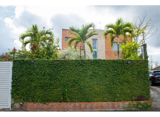 Se Vende Casa 180m2 3h/3b/4p Bosques De La Lagunita 0319
