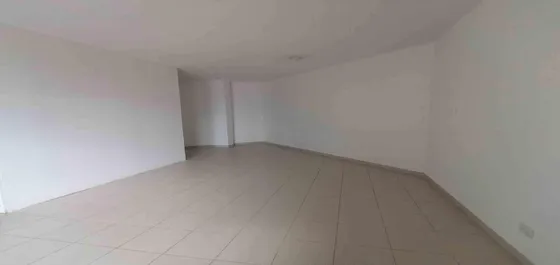Local En Arriendo En Sector Avenida Simon Bolivar/doquebradas (279060230).