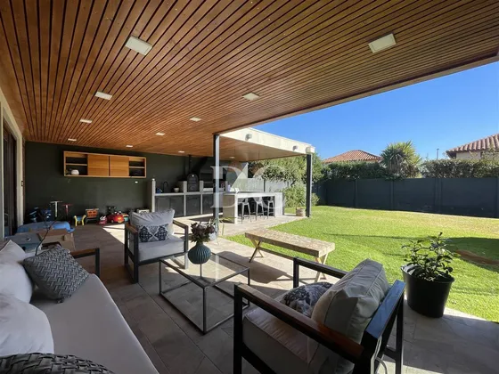 Casa En Venta De 3 Dorm. En Colina