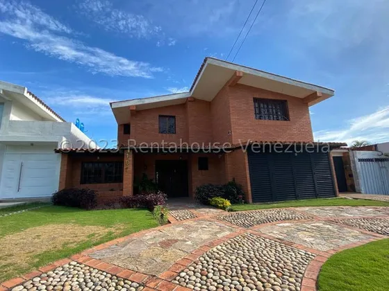 Maritza Lucena Trae Casa En Venta En Una De Las Mejores Zonas Del Este De Barquisimeto, Amplias Y Hermosas Áreas De Recreación, Amplios E Iluminados Espacios, Vigilancia 24/7, 