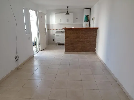 Casa En Venta - 2 Dormitorios 1 Baño - Cochera - 55,53mts2 - Garín, Escobar