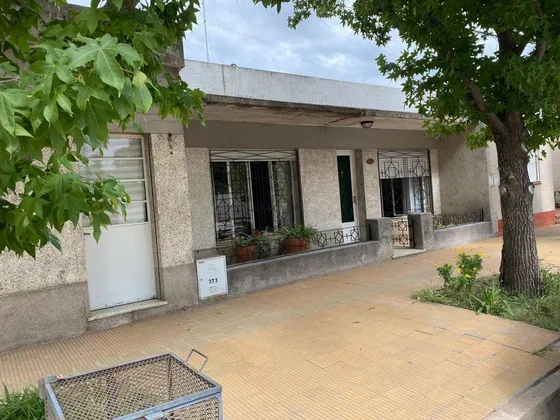 Casa En Venta - 3 Dormitorios 1 Baño - Cochera - 1.200mts2 - Junín