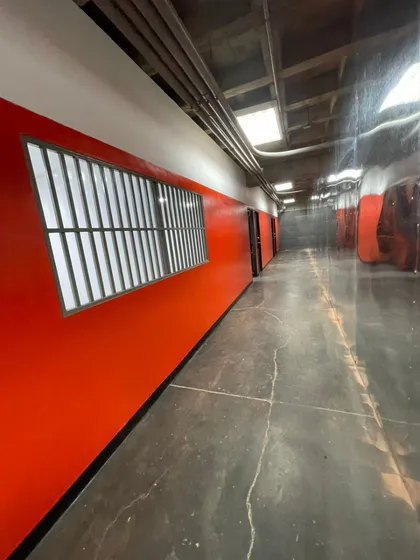 Alquiler Deposito Oficina En Zona Industrial La Lebrun De 13m2