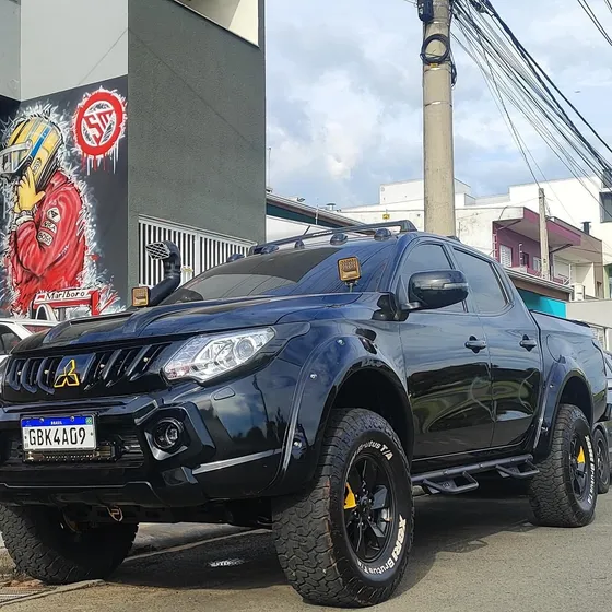 Mitsubishi L200 2.4 Triton Sport Hpe Top Cab. Dupla 4x4 Aut. 4p