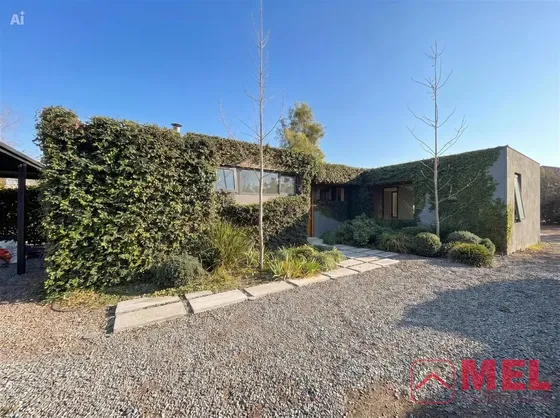 Casa En Arriendo De 3 Dorm. Mas Serv Chicureo En Colina