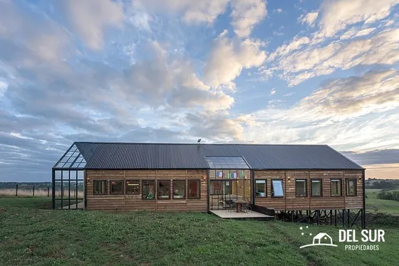 Casa Con Gran Diseño, Funcional Y Muy Luminosa