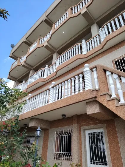 Venta De Hermosa Casa Con Clima De Montaña En El Junquito Urb La Peña Yc
