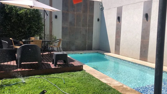 Venta Casa 5 Amb En Caseros Cochera Jardin Pileta