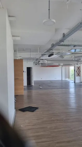 Oficina En Venta En Lo Barnechea Planta Libre.