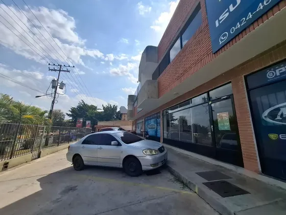 Leandro Araque Inzitu Realtors Ofrece En Alquiler Local Comercial Con Galpón Y Oficinas San Diego Carabobo Centro Comercial Araurima