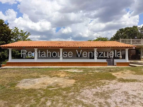 Maritza Lucena Tiene A La Venta Hermosa Casa Granja Rodeada De Arboles Frutales, En Cabudare,  Aire Acondicionado, Tanque De Agua, Áreas Sociales. Ideal Para Desarrollar Proyecto Turístico.