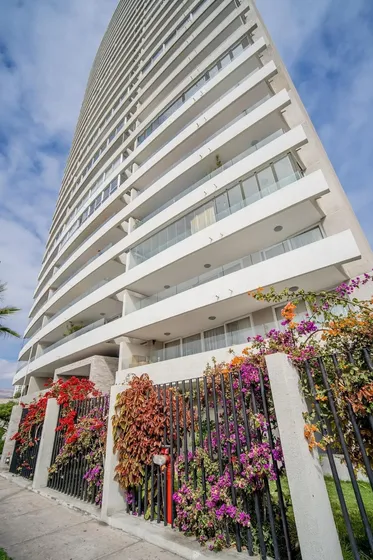 Edificio Costa Cavancha / Capitán Roberto Pérez