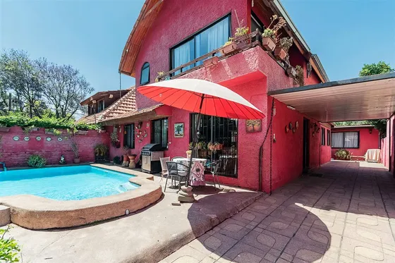Casa En Venta De 4 Dorm. En Las Condes