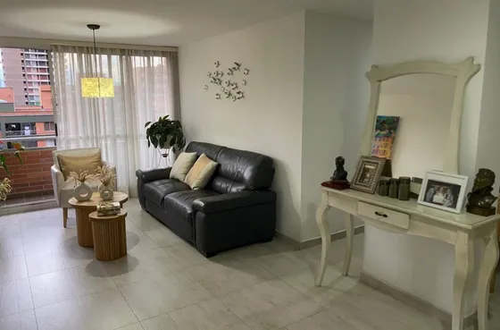 Vendo Apartamento En Ciudad Del Río El Poblado De 84 M², Piso Alto