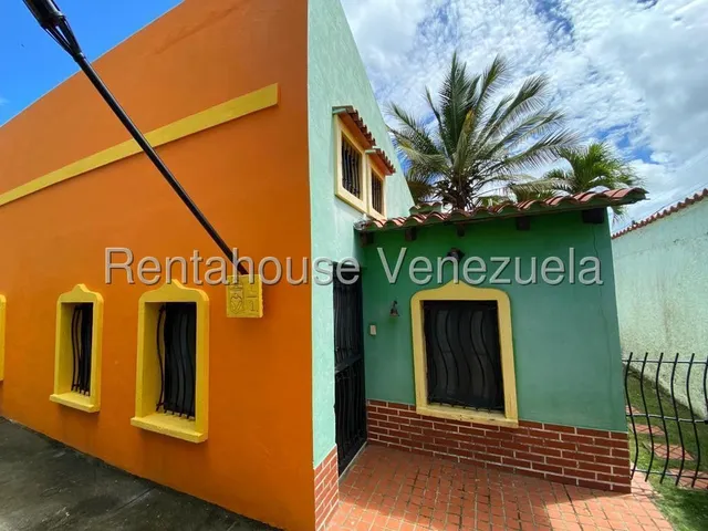 Ss: Vende Town House 25-12688 En Higuerote De 91.6 M2, 2h/2b/1pe, Oportunidad!