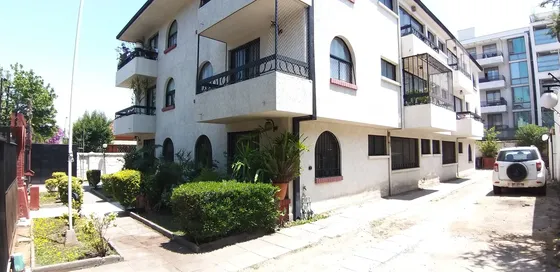 Depto En Piso 1, Cercano A  Comercio En General
