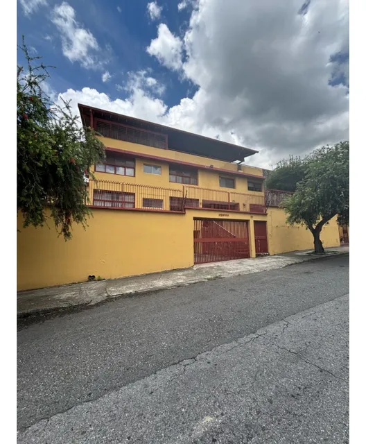 Vendo Terreno C/casa Bifamiliar 832m2 La Castellana 3933