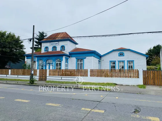 Casona En Calle Los Carrera
