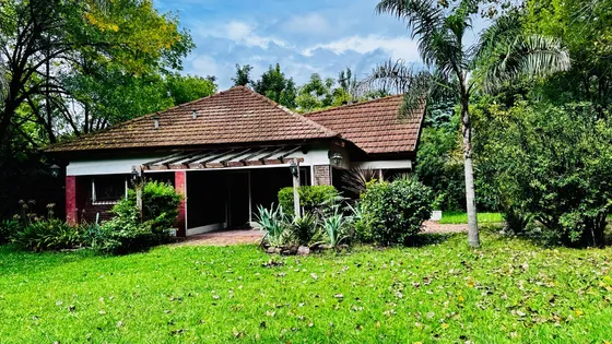 Venta Casa Quinta En Barrio Parque El Trébol 1700 M2 3 Dormitorios Piscina