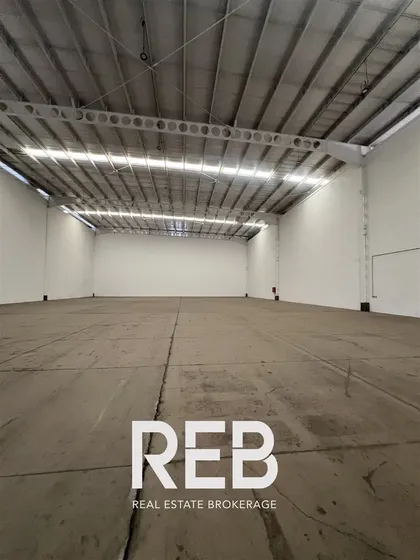 Arriendo Bodega Y Oficina -sector Carrascal -costanera Norte