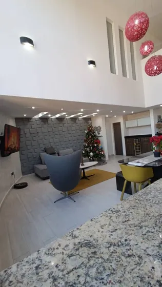 Mariana Vende Penthouse Res Estratosfera Alexis