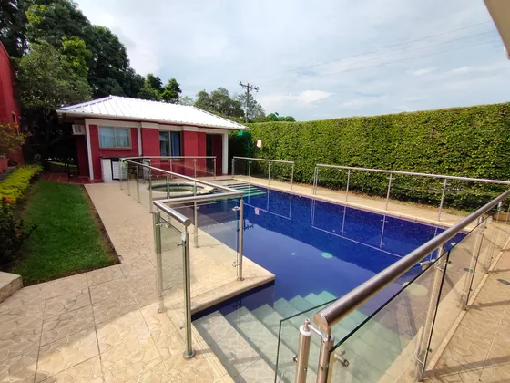 Se Vende Casa Campestre  Pance Casa Amoblada  De Dos Niveles Con Piscina Exclusiva  Lote 1300 M2