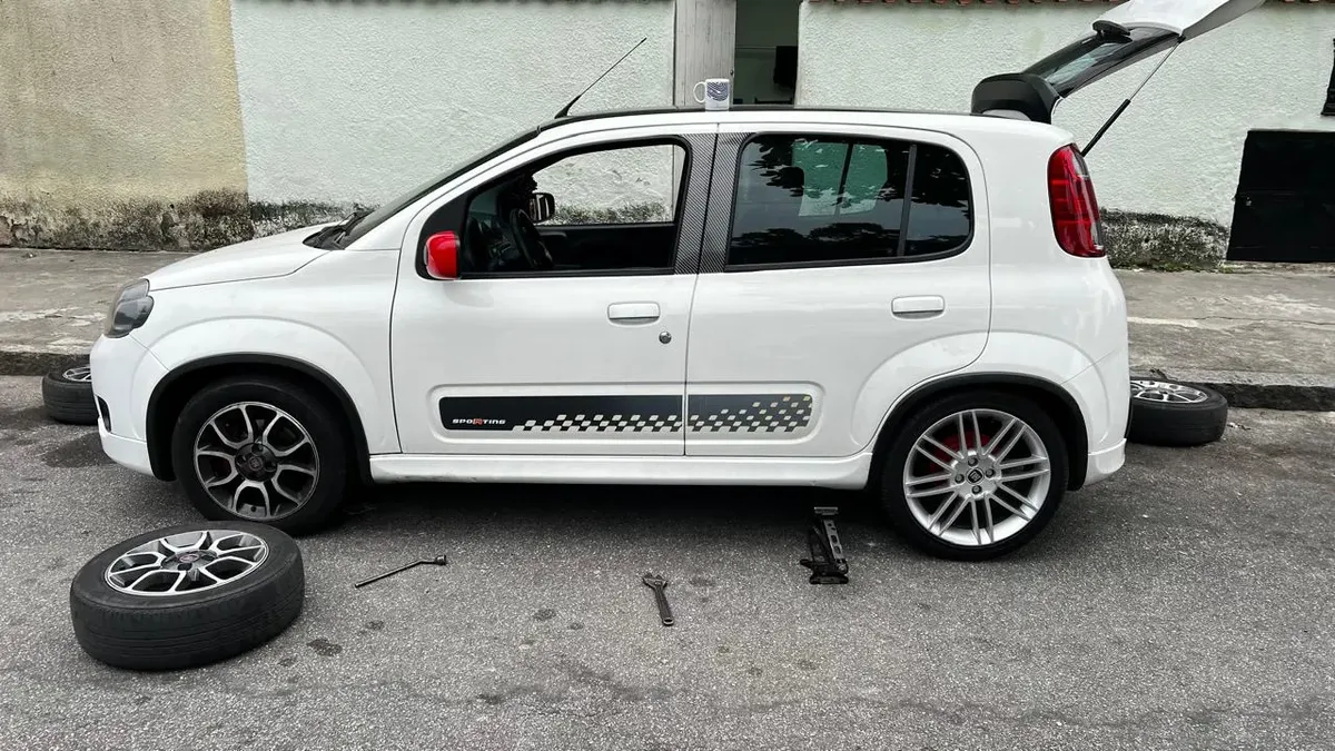 Fiat Uno 2013 1.4 Sporting Flex 5p — foto 8