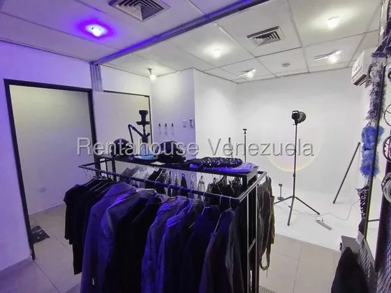 Bella Oficina En Alquiler En El Centro Comercial Palo Verde Con Área De Foto Estudio Profesional, Ideal Para Showroom! Cda 25-23823 
