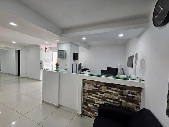 Local En Alquiler De 130m2 Con 5 Oficinas, Ubicado En Naco, Santo Domingo