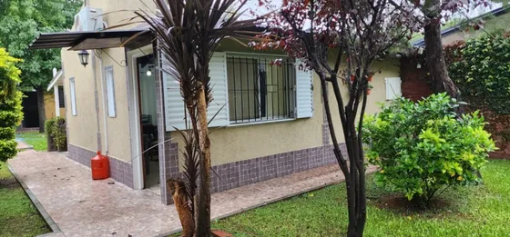 Hermosa Casa, Con Amplio Parque !!!