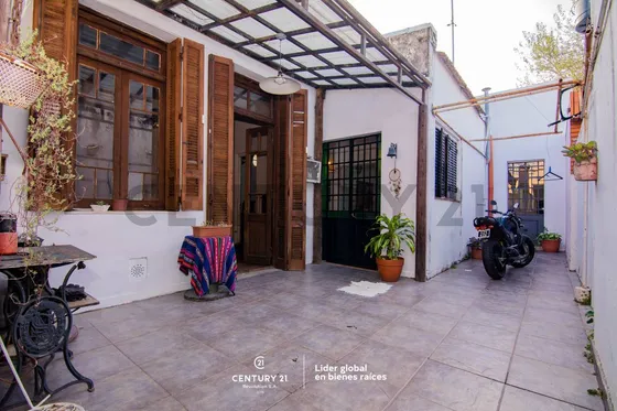 Venta - Casa De Pasillo 3 Dormitorios - Rosario, Barrio Alberdi