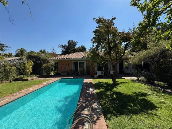 Encantadora Casa En Venta De 3 Dorm. En Las Condes