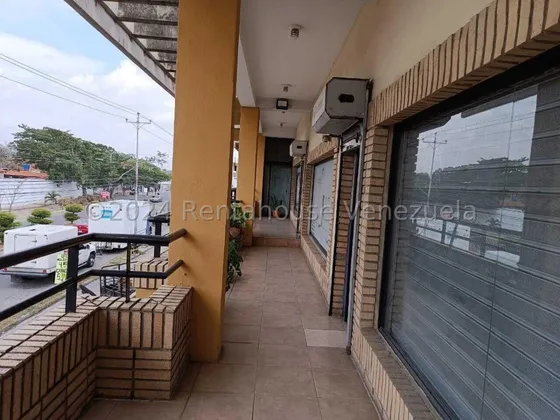 Rentahouse Del Este Local En Venta Ubicado En Centro Comercial De Cabudare Con Buena Afluencia Vehicular. Ideal Para Cualquier  Tipo De Negocio De Indole  Comercial Y Belleza #24-23350