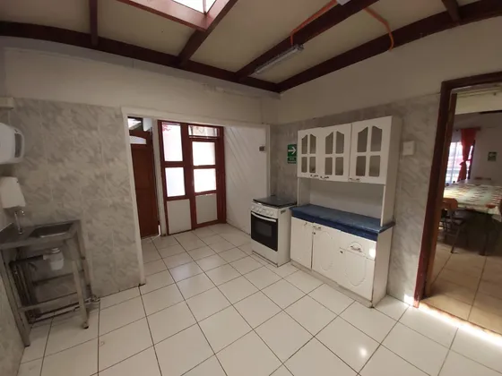 Casa Con 11 Habitaciones Ideal Para Hostal U Oficinas