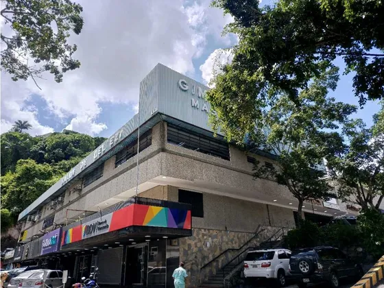 Local Comercial En C.c. Santa Marta