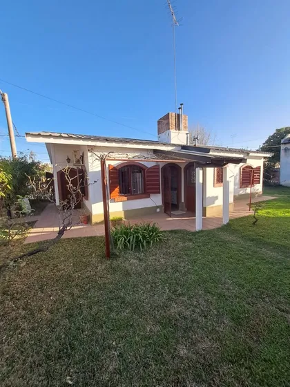 Casa Esquina En Barrio Poluyan. A 4 Cuadras Del Centro De La Ciudad- Alta Gracia, Córdoba