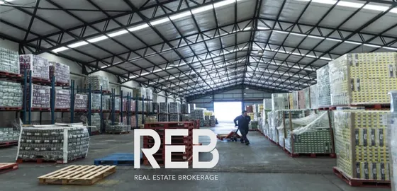 Arriendo Bodega Con Oficina - Sector Cuatro Esquinas