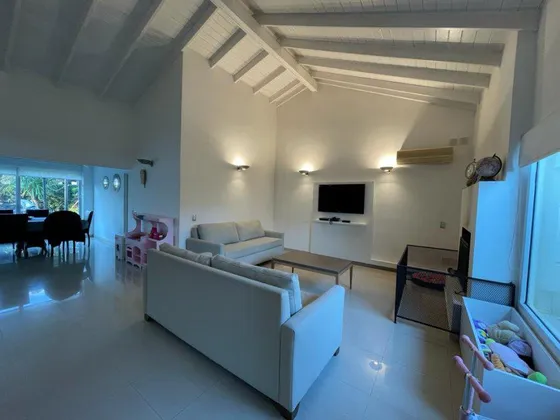 Propiedad En Venta/alquiler 4amb - C/parrilla -  Country Club El Venado