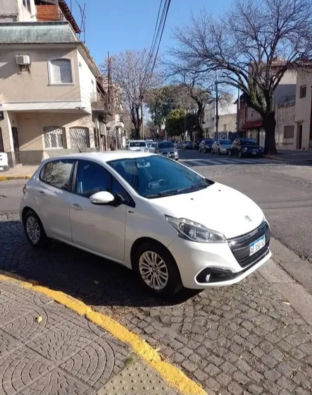 Peugeot 208 1.6 Allure