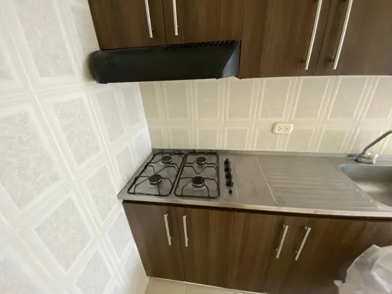 Aparta Estudio En Primer Piso, Barrio Colseguros