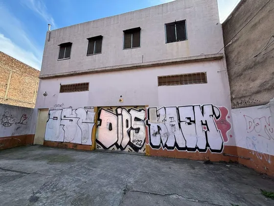 Venta Taller/cochera + Depto Loft Caseros Norte
