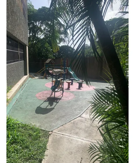 Se Alquila Ph 200m2 Las Esmeraldas 4349