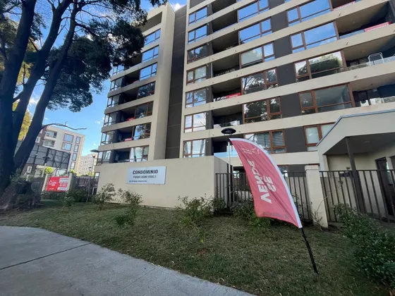Departamento En Condominio Parque Laguna Verde Ii.