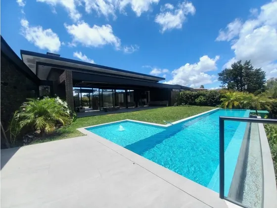 Casa Luxury En Llanogrande Para La Venta Para Estrenar