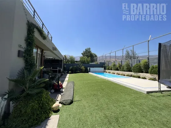 Casa En Venta En Chicureo, Piedra Roja