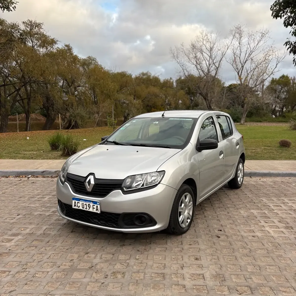 Renault Sandero 1.6 Expression 90cv512954267537264640