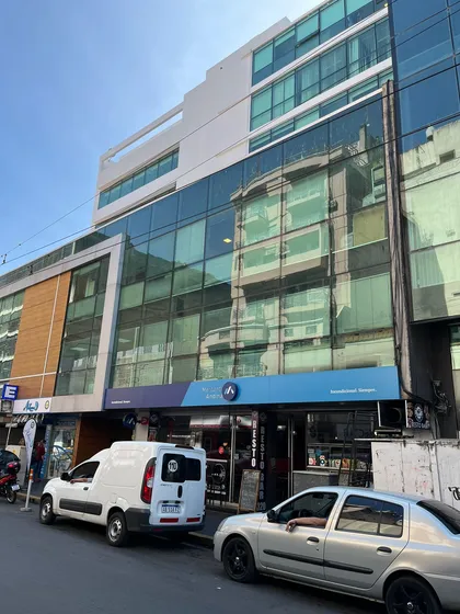 Oficina  Venta  Centro 110 M2 Cubiertos Mas 50 M2 Terraza Con Renta Hasta Nov. 25