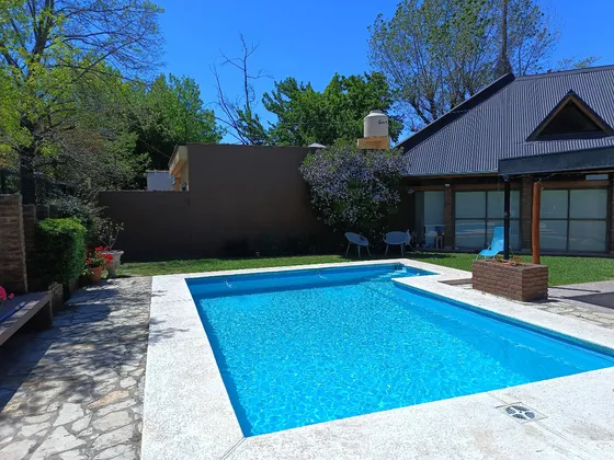 Casa Impecable, Con Piscina, Quincho Y Gimnasio, 278 M2 De Luz Y La Mejor Ubicacion Te Esperan !
