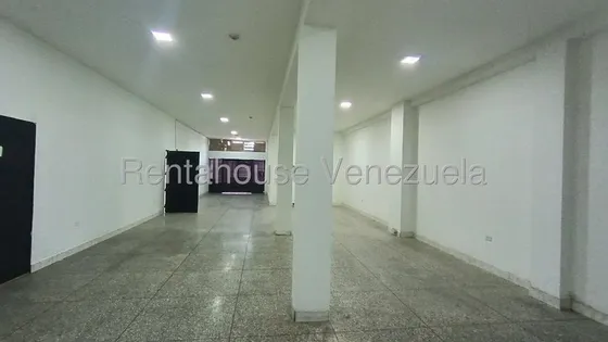 Maikelly Zabala Alquila, Local Comercial Ubicado En Zona Centro De Barquisimeto, Tiene Área De Carga Y Descarga, Mz