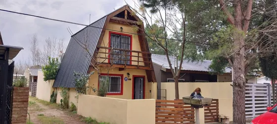 Casa En Venta - 2 Dormitorios 2 Baños - Cochera - 106mts2 - Las Toninas